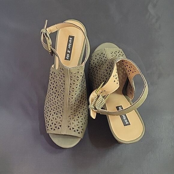 BRAND NEW PARKER&SKY ADJUSTABLE BUCKLE OPEN TOE CUTOUT WEDGE SANDAL - Picture 4 of 14